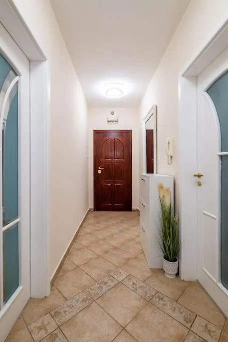 Varna Central 2Bdrm Apartment 0*,